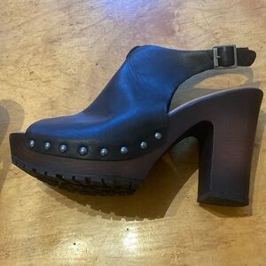 Korks clogs black size 8